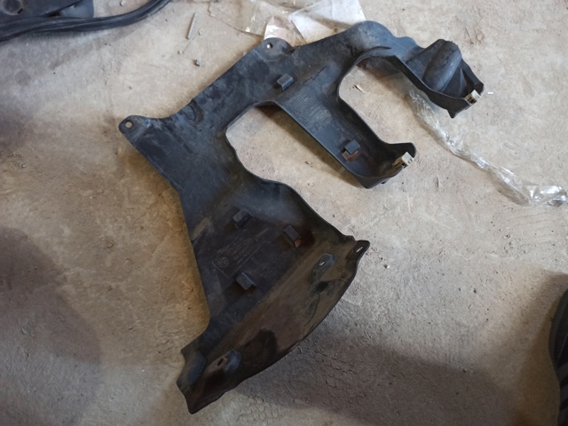 Защитный кожух рулевого механизма 51757347021 BMW