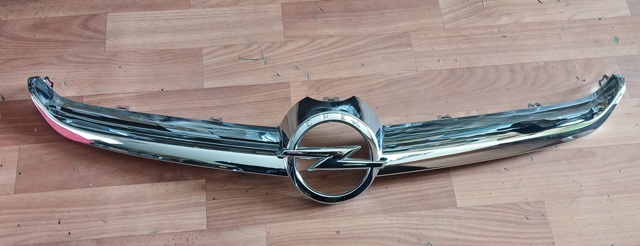 OPEL 13368852 Решетка радиатора в наличии Житомир