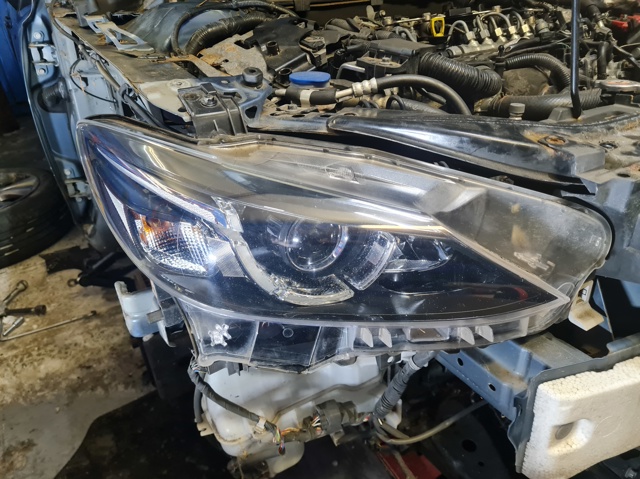 Правая блок фара GMG951031E MAZDA