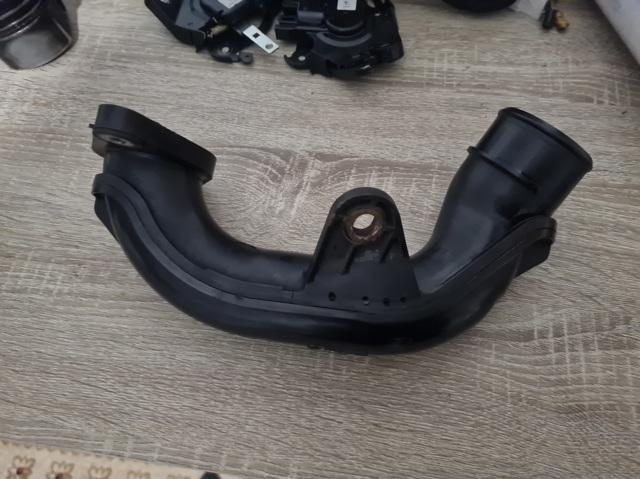 MAZDA SH0113332 Патрубок интеркулера в наличии Днепр