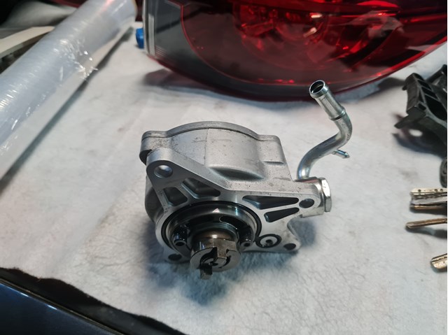 Вакуумный насос SH1518G00A MAZDA