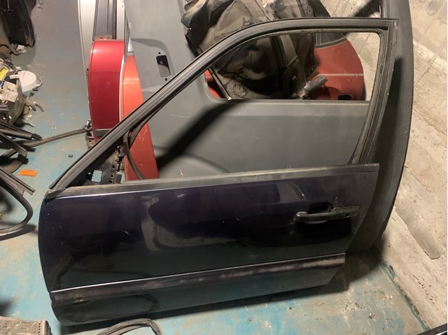 Водительская дверь Volkswagen Passat B3, B4