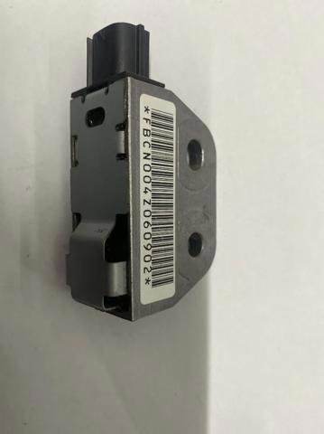 Датчик Эйрбэг передний 98831CN025 NISSAN