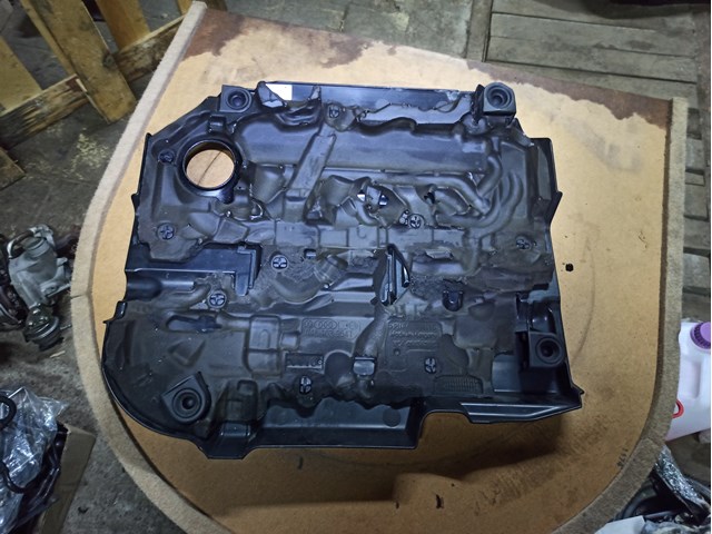 04L103925N VAG Крышка двигателя купить в Николаев