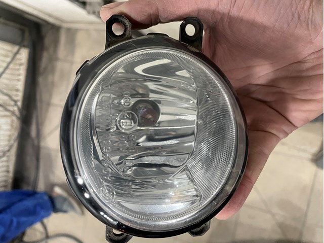 TOYOTA 812200W040 Фара противотуманная левая в наличии Украина