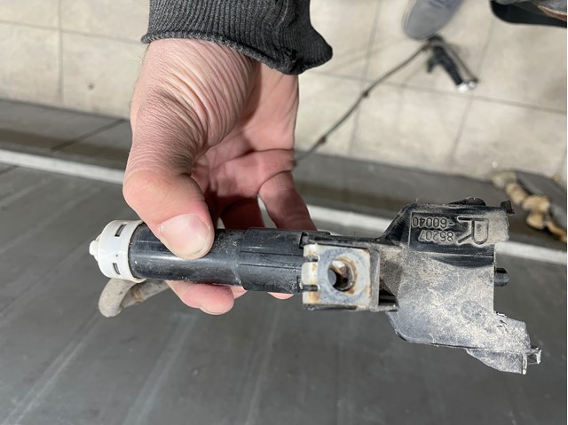 Держатель форсунки омывателя фары 8520760040 TOYOTA