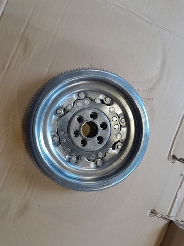 03L105266EG Маховик купить Ирпень