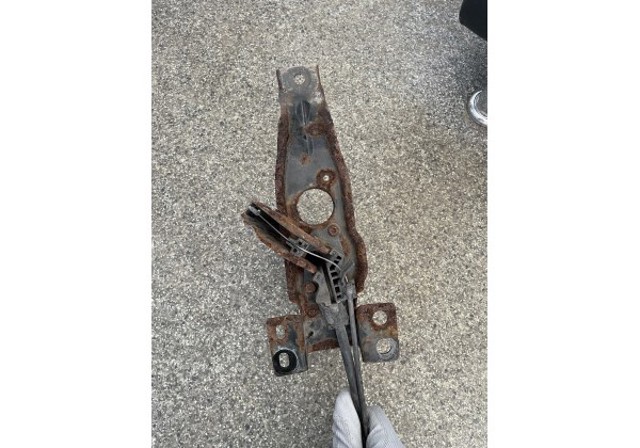 RENAULT 572118927R Лебедка запасного колеса в наличии Украина