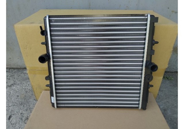 Радиатор охлаждения 572308A1 POLCAR
