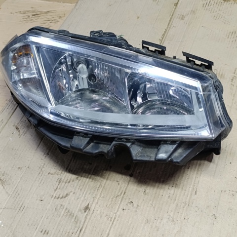 Вставка фары правой 8200073221 RENAULT
