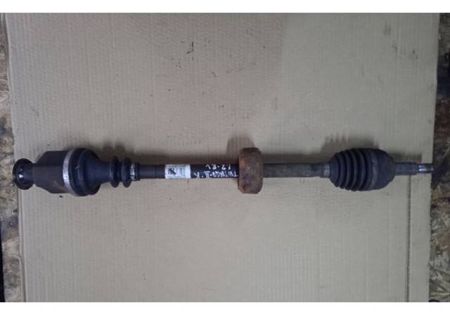 Полуось передняя, правая 8200684084 RENAULT