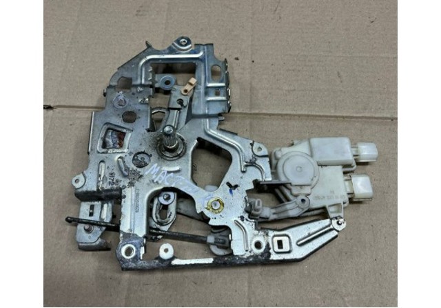 Замок двери задней правой распашной 906123257R RENAULT