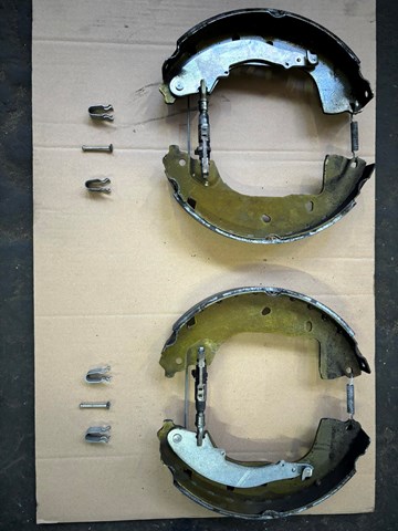 Задние барабанные колодки 1EA698525B VAG