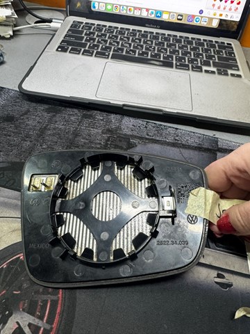 VAG 5C6857521J Стекло левого зеркала заднего вида в наличии Ирпень