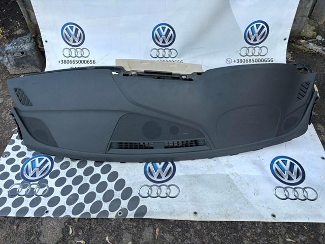 Передняя панель 8W1857001KMBX VAG