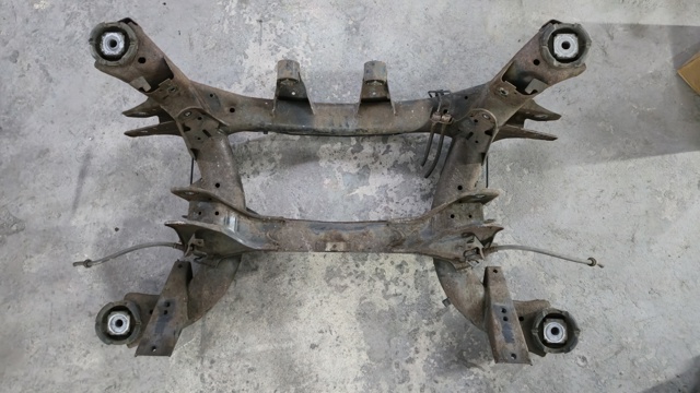 Балка задняя 33316863815 BMW