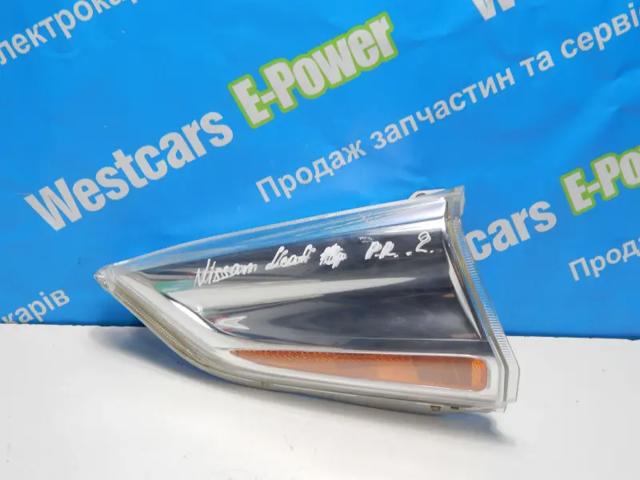Правый указатель поворота 261803NF0A NISSAN