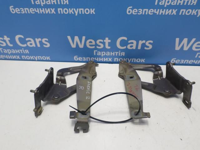 Петля капота, правая 8200081663 Renault (RVI)