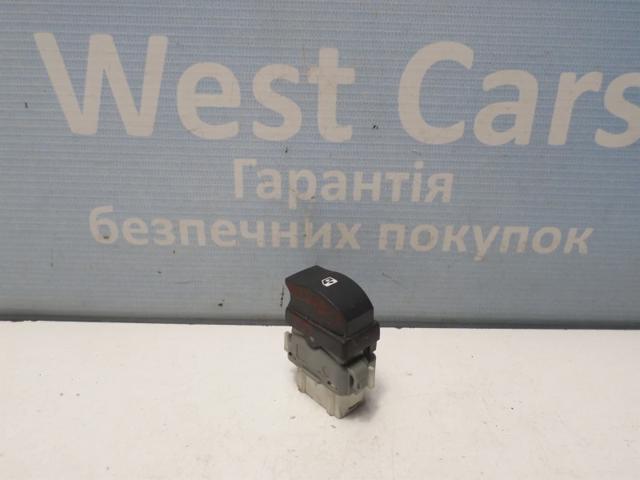 Кнопка подъемника заднего стекла 8200315024 Renault (RVI)