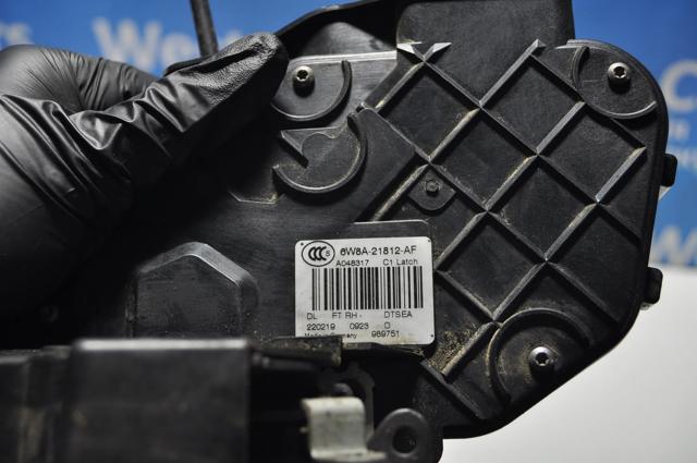 LAND ROVER LR072413 Замок двери передней правой в наличии Ужгород