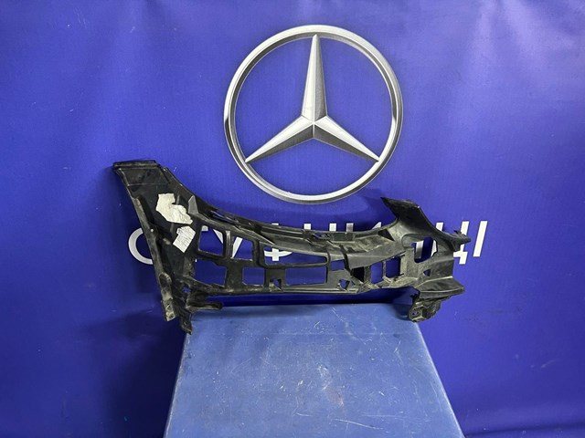 Кронштейн бампера переднего, правый A2058853265 MERCEDES