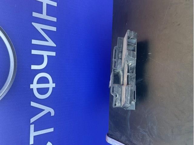 Кронштейн бампера переднего, правый A2128852465 MERCEDES