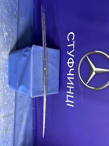 Накладка наружняя (молдинг) порога, передняя правая A2236942201 MERCEDES