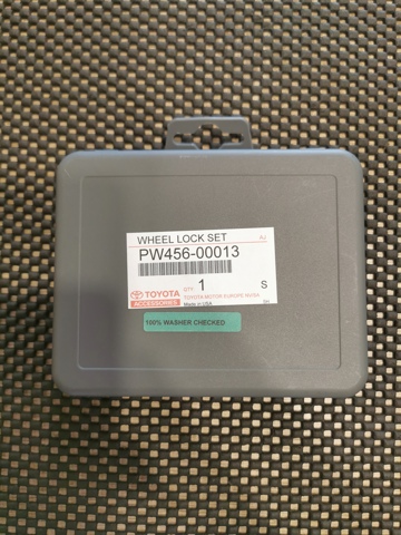 PW45600013 TOYOTA Гайка колесная купить в Украина