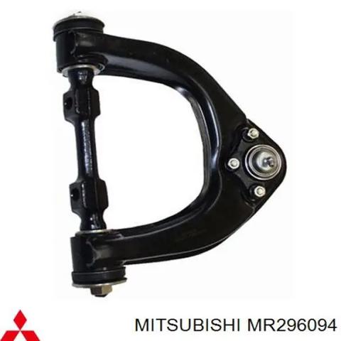 Рычаг передней подвески верхний правый Mitsubishi L 200 3