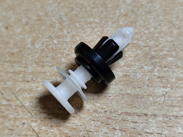 Клип крепления подкрылка переднего крыла 91561SJD003 HONDA