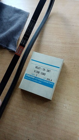 Ремень кондиционера WL0118381 MAZDA