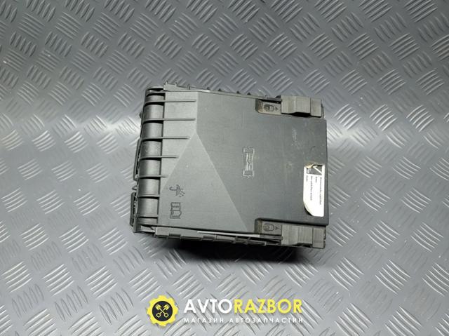 Блок предохранителей и реле Volkswagen Passat B6