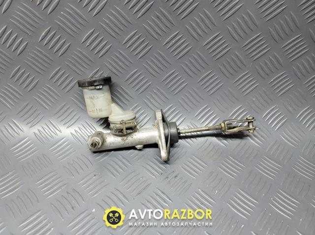 Главный цилиндр сцепления 306102C100 NISSAN