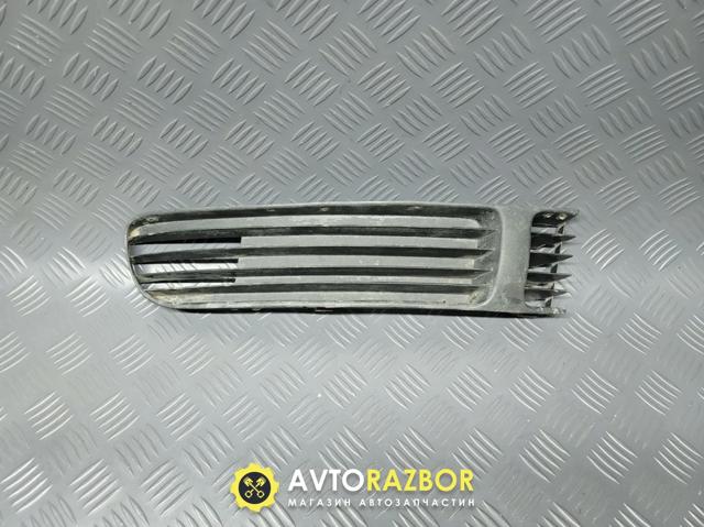 Правая решетка переднего бампера 3B0853678 VAG