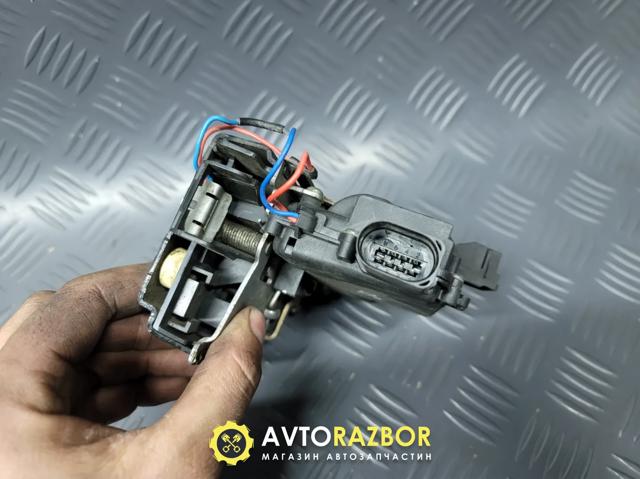 VAG 3B2837015AK Замок водительской двери в наличии Житомир