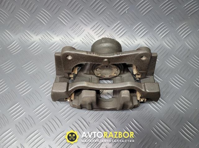 Скоба переднего суппорта 4772205030 TOYOTA