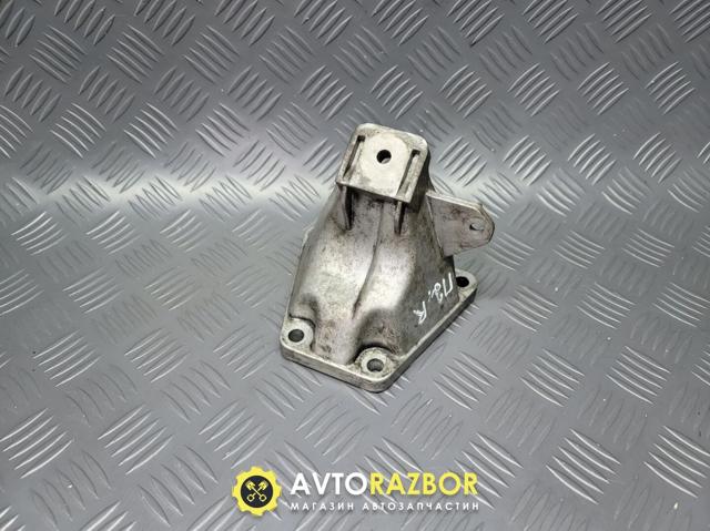 4B0199308 Кронштейн подушки (опоры) двигателя правой купить Запорожье