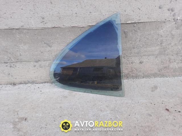 Стекло-форточка двери, задней, правой 7700828316 RENAULT
