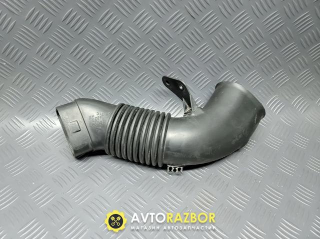 Патрубок воздушный, вход воздушного фильтра 7790056 BMW