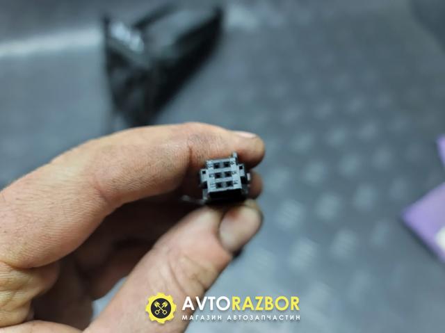 815260 PEUGEOT Накладка (крышка) зеркала заднего вида правая купить в Запорожье