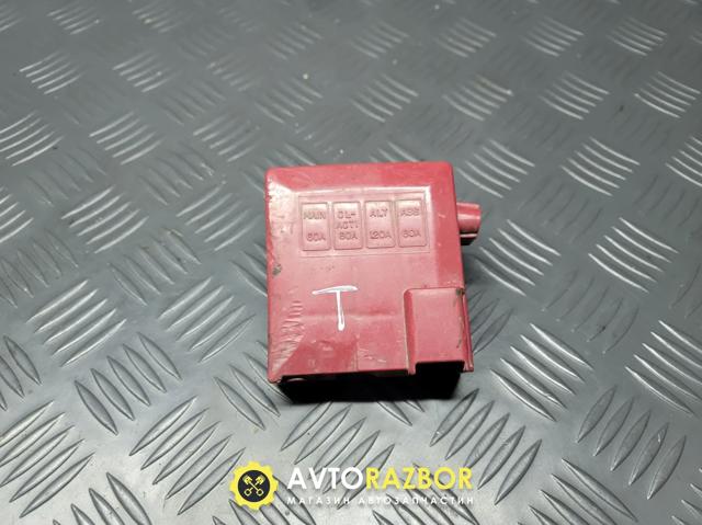 Блок реле и предохранителей 8262052010 TOYOTA