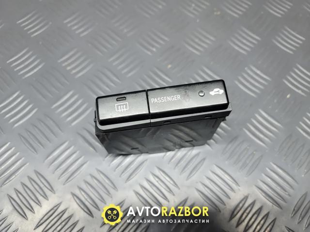 Выключатель обогрева заднего стекла 8479005130 TOYOTA