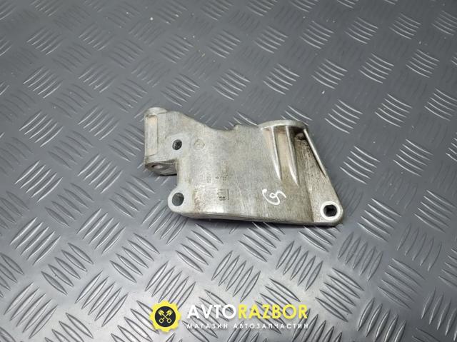 Крепление генератора 90571112 GM