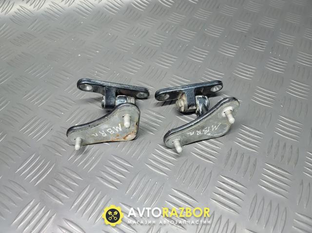 MERCEDES A2037200437 Петля двери передней правой в наличии Тернополь