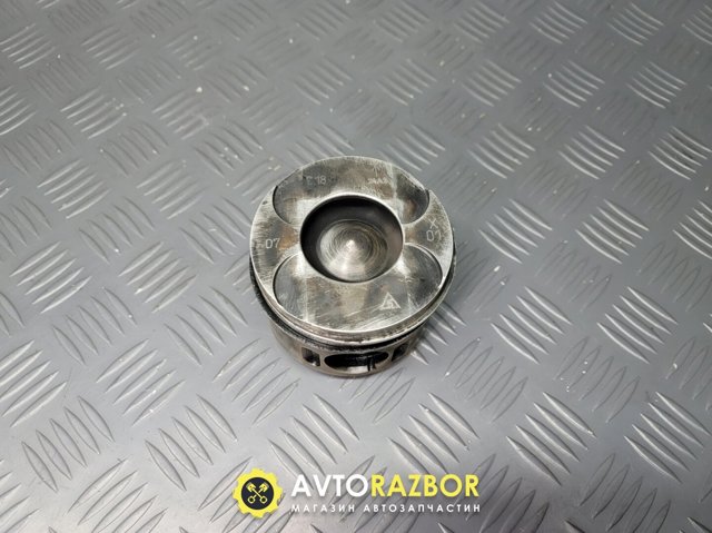 Поршень Mercedes E