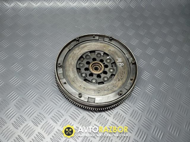Маховик двигателя A6110301605 MERCEDES