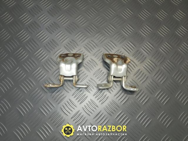 MAZDA B01A72210B Петля двери задней правой в наличии Чернигов