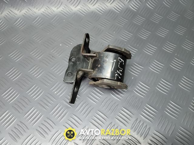MAZDA B25E39070C Подушка (опора) двигателя правая в наличии Ровно