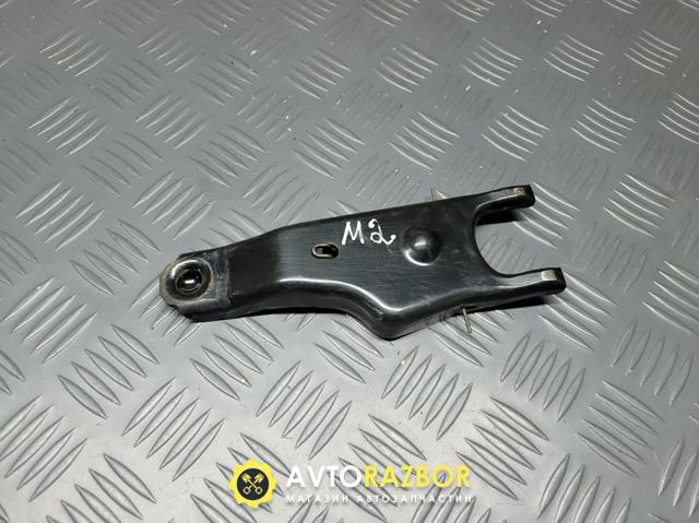 Вилка сцепления B31116520 MAZDA