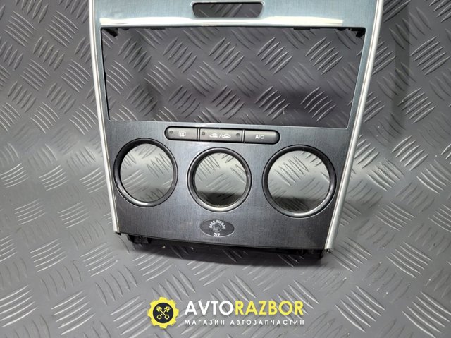 MAZDA GR4B669H0 Накладка на торпедо в наличии Каменское
